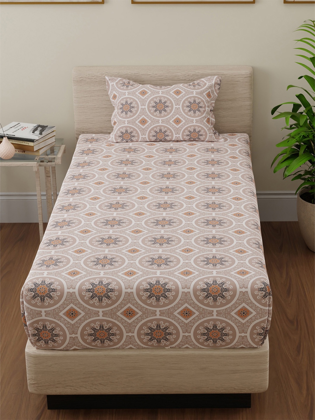 

Huesland Brown & Orange Coloured Printed 144TC Cotton Single Bedsheet Set 2.23 m x 1.39 m