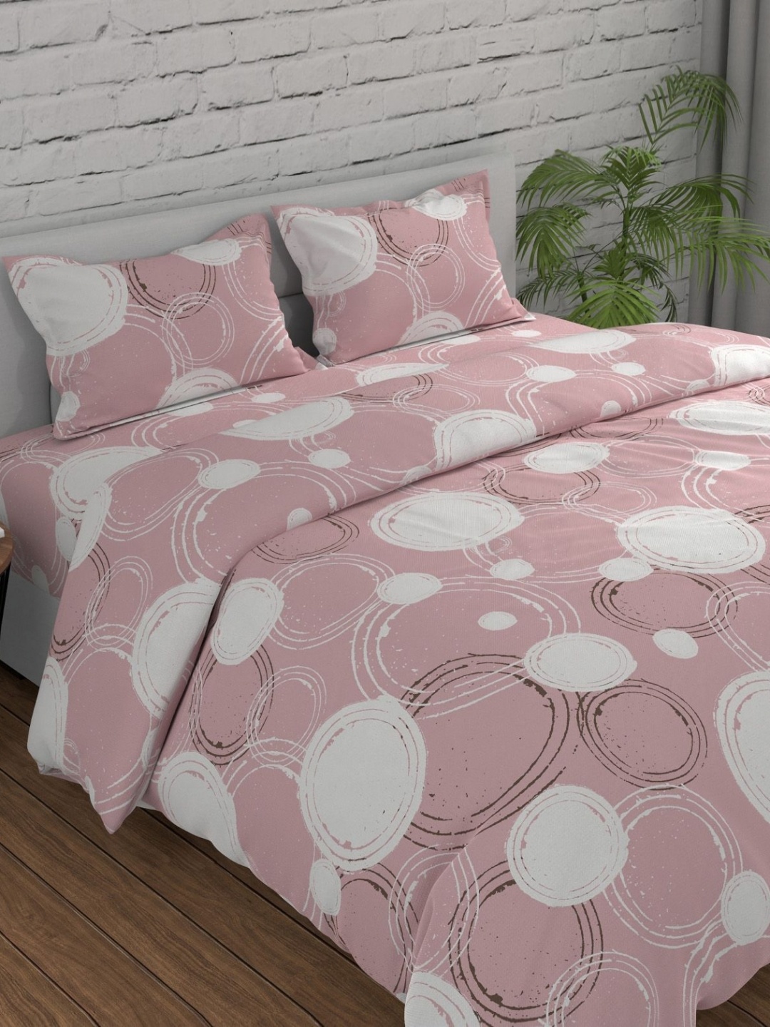 

Huesland Peach-Coloured Geometric Printed 144 TC Cotton Queen Bedsheet Set 2.43 m x 2.23 m