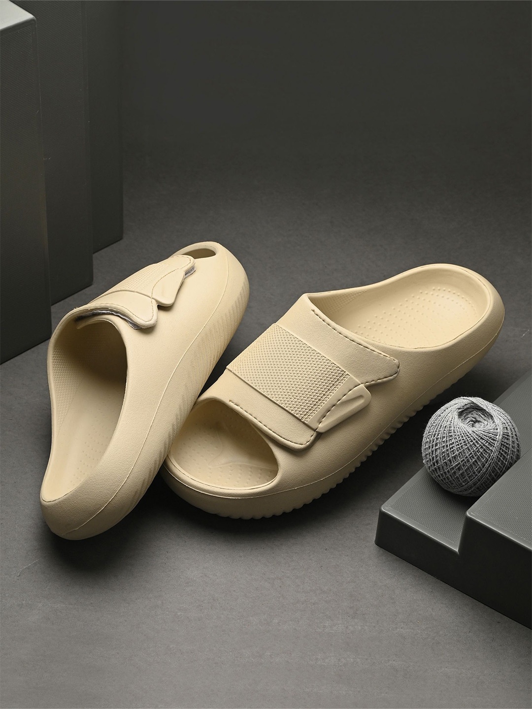 

The Roadster Lifestyle Co. Men Casual Sliders, Beige