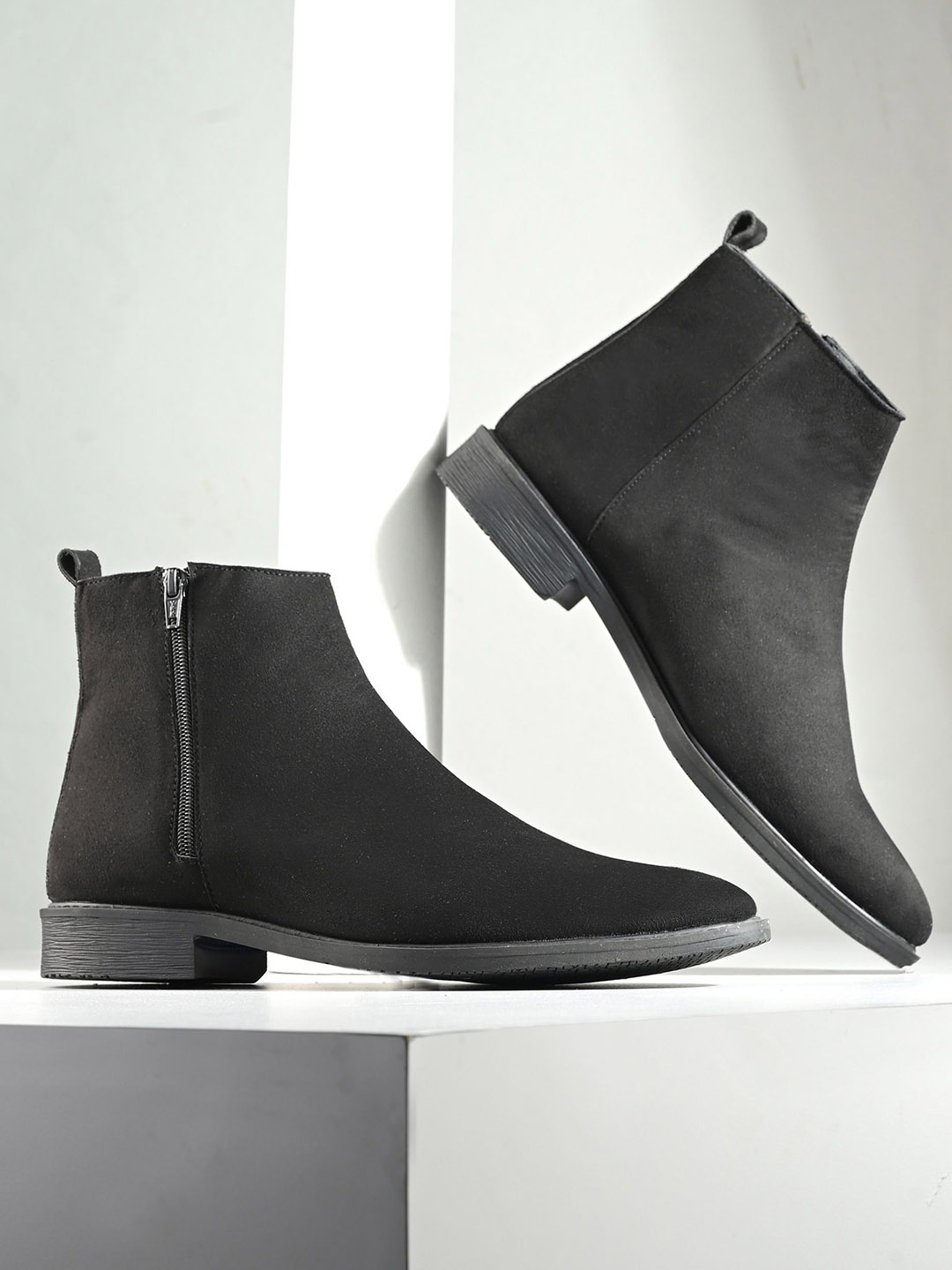 

The Roadster Lifestyle Co Men Casual Slim Heels Chelsea Boots, Black