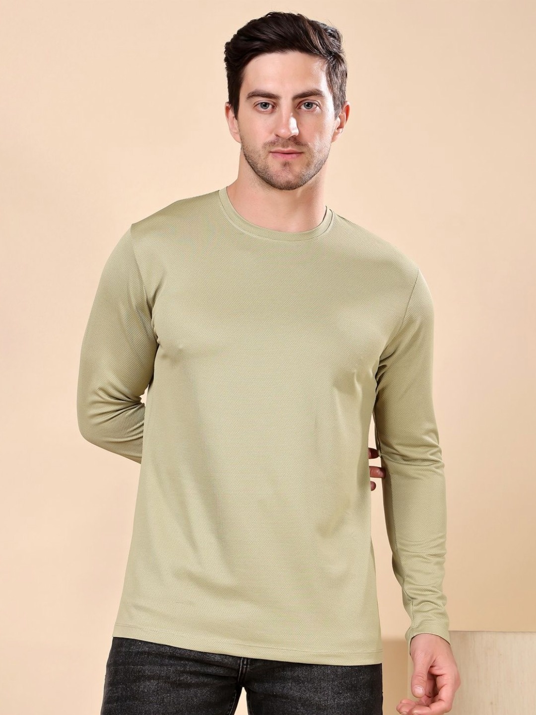 

Friskers Men Solid Round Neck T-shirt, Olive