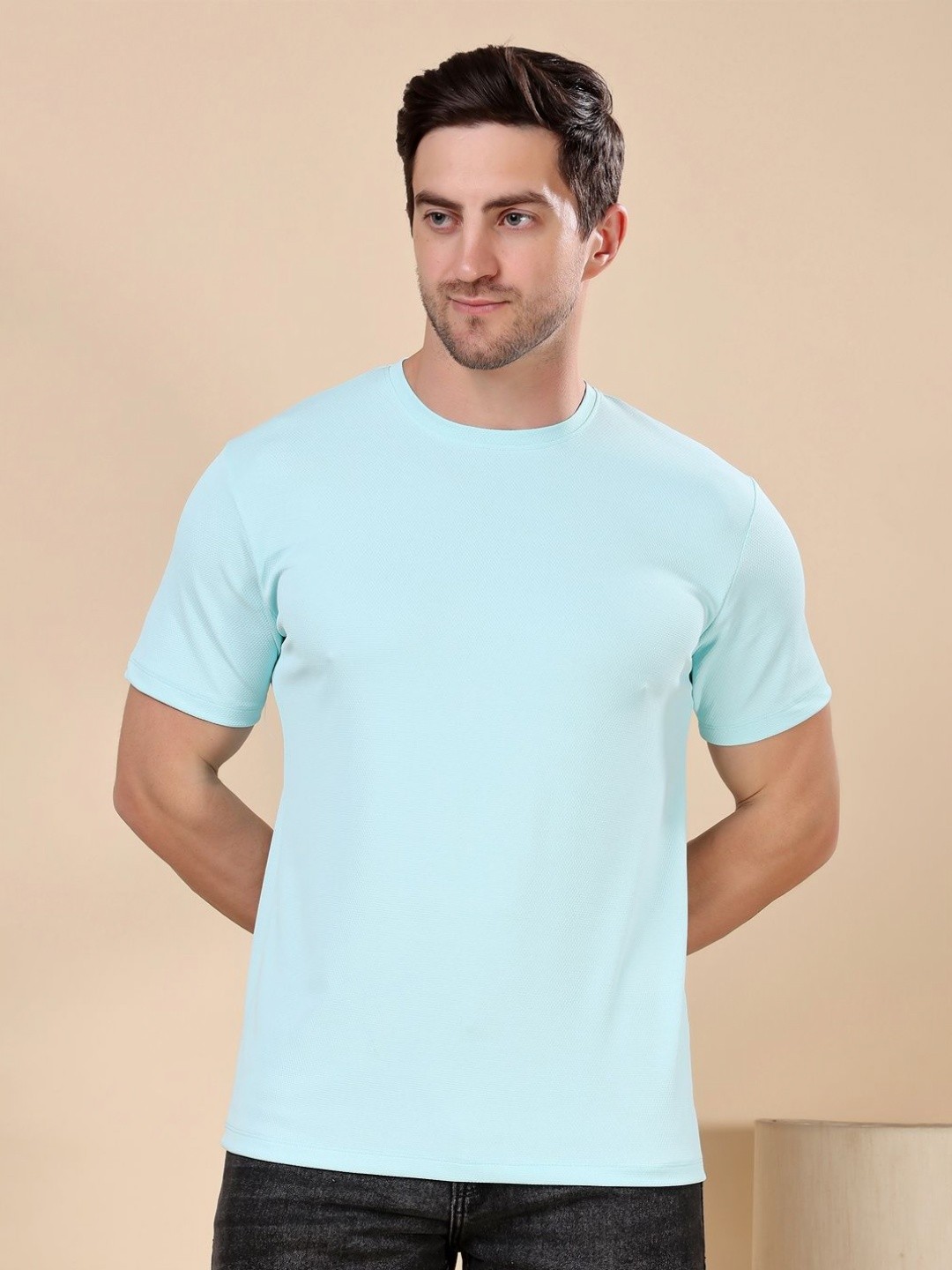 

Friskers Men Solid Round Neck T-shirt, Turquoise blue