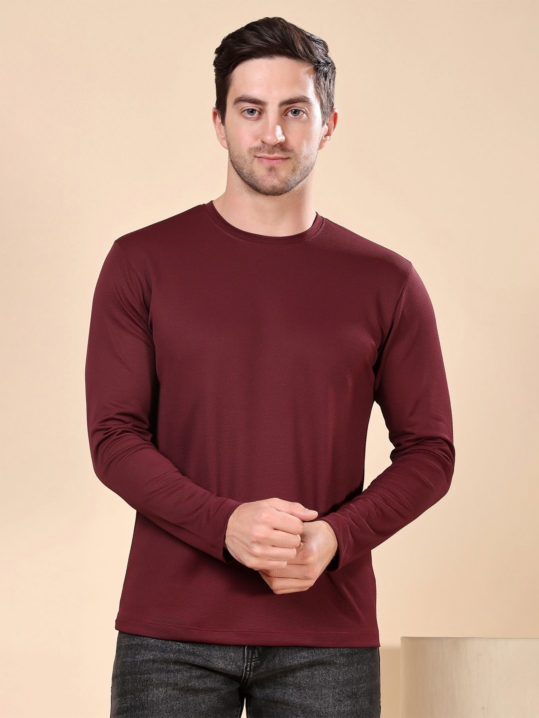 

Friskers Men Solid Round Neck T-shirt, Maroon