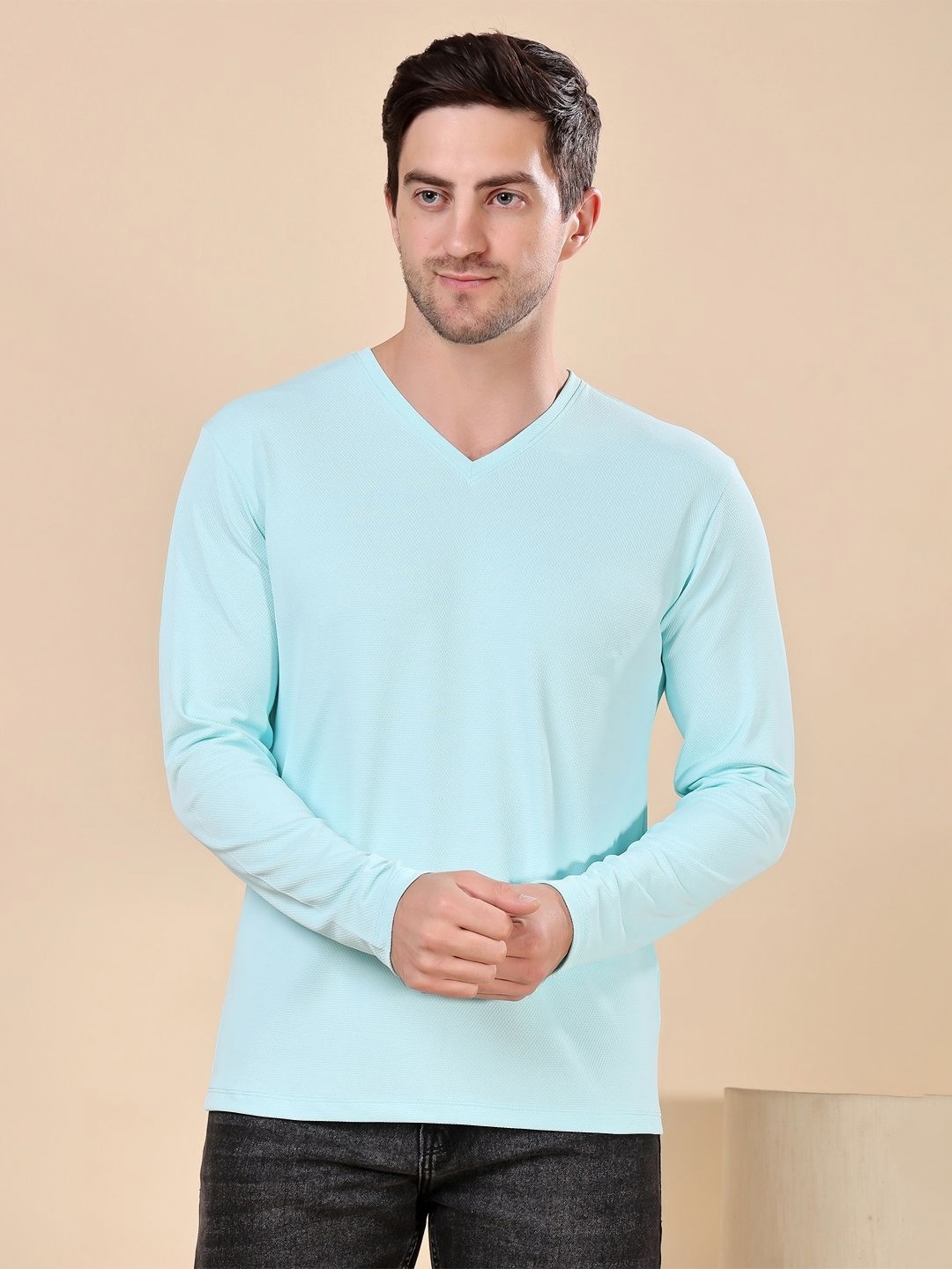 

Friskers Men Solid V-Neck T-shirt, Turquoise blue