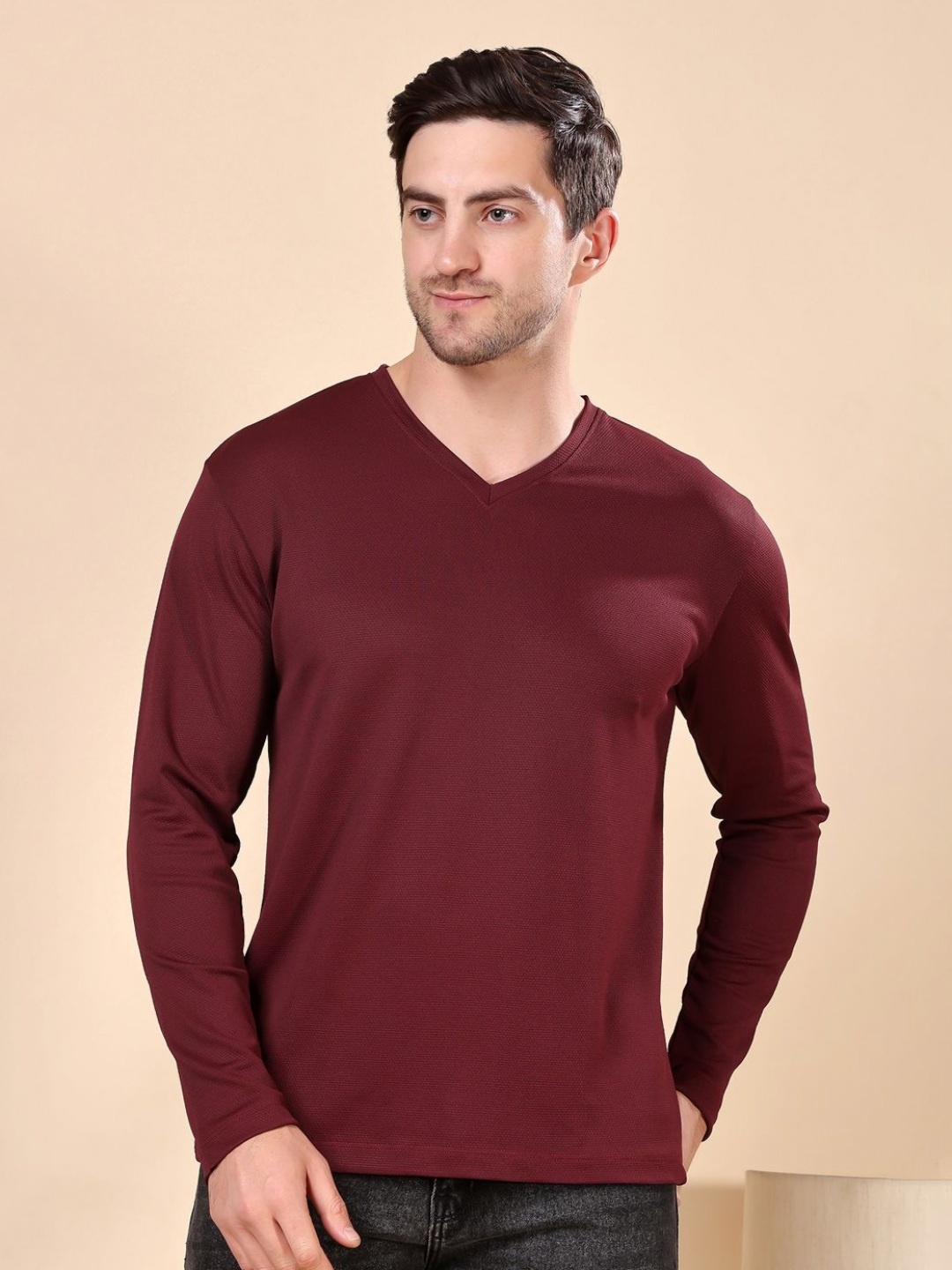 

Friskers Men Solid V-Neck T-shirt, Maroon