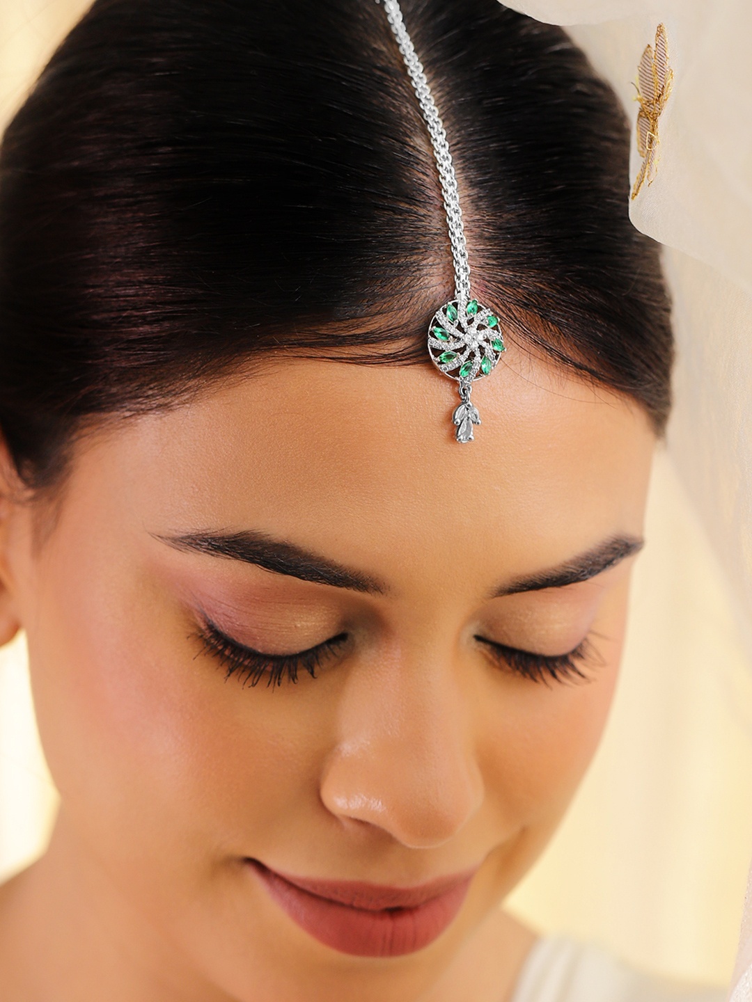 

Rubans Rhodium-Plated Emeraldr & White CZ Studded Floral Handcrafted Maang Tikka, Silver