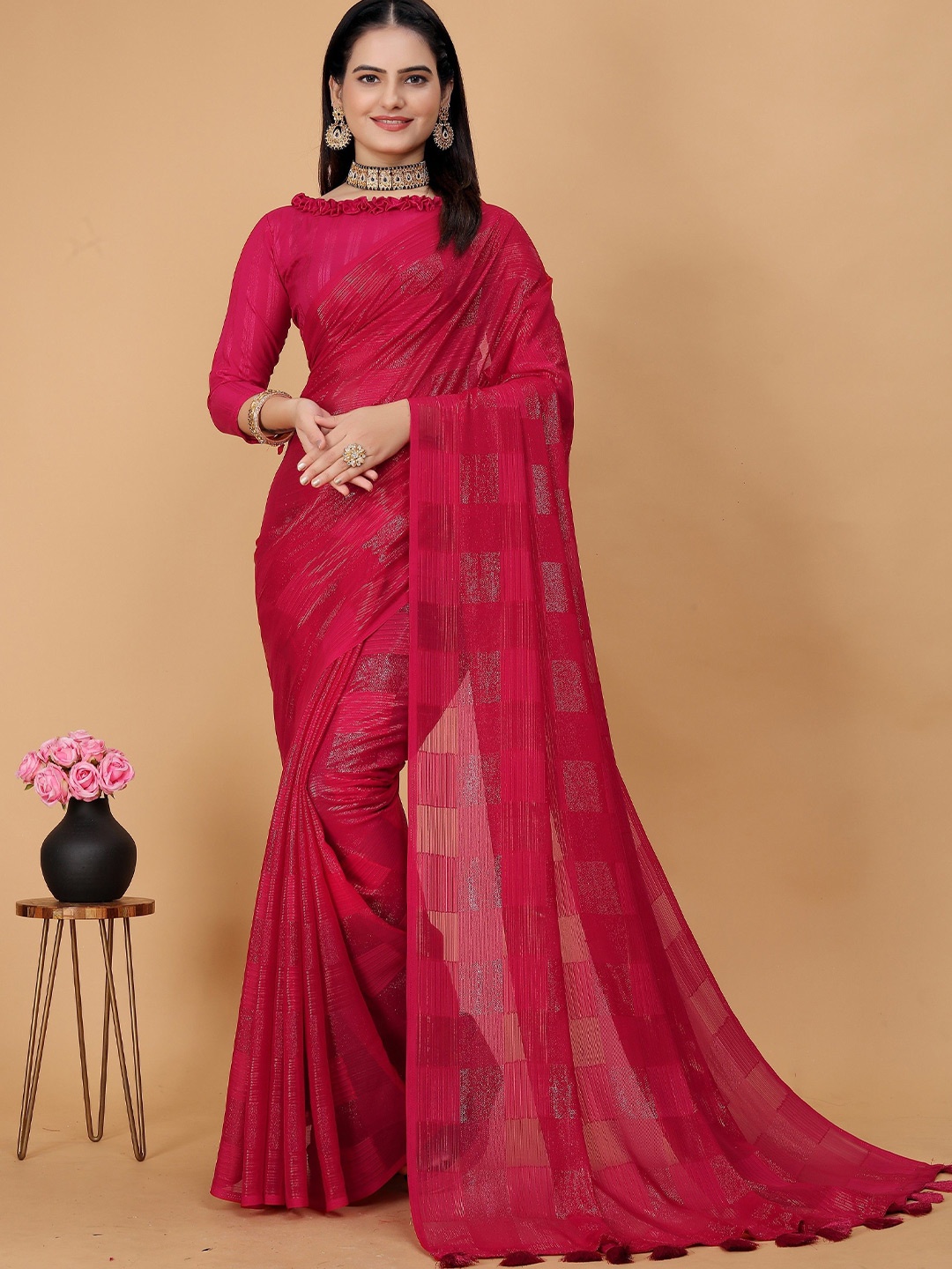 

K 5 Fashion Checked Pure Georgette Saree, Red