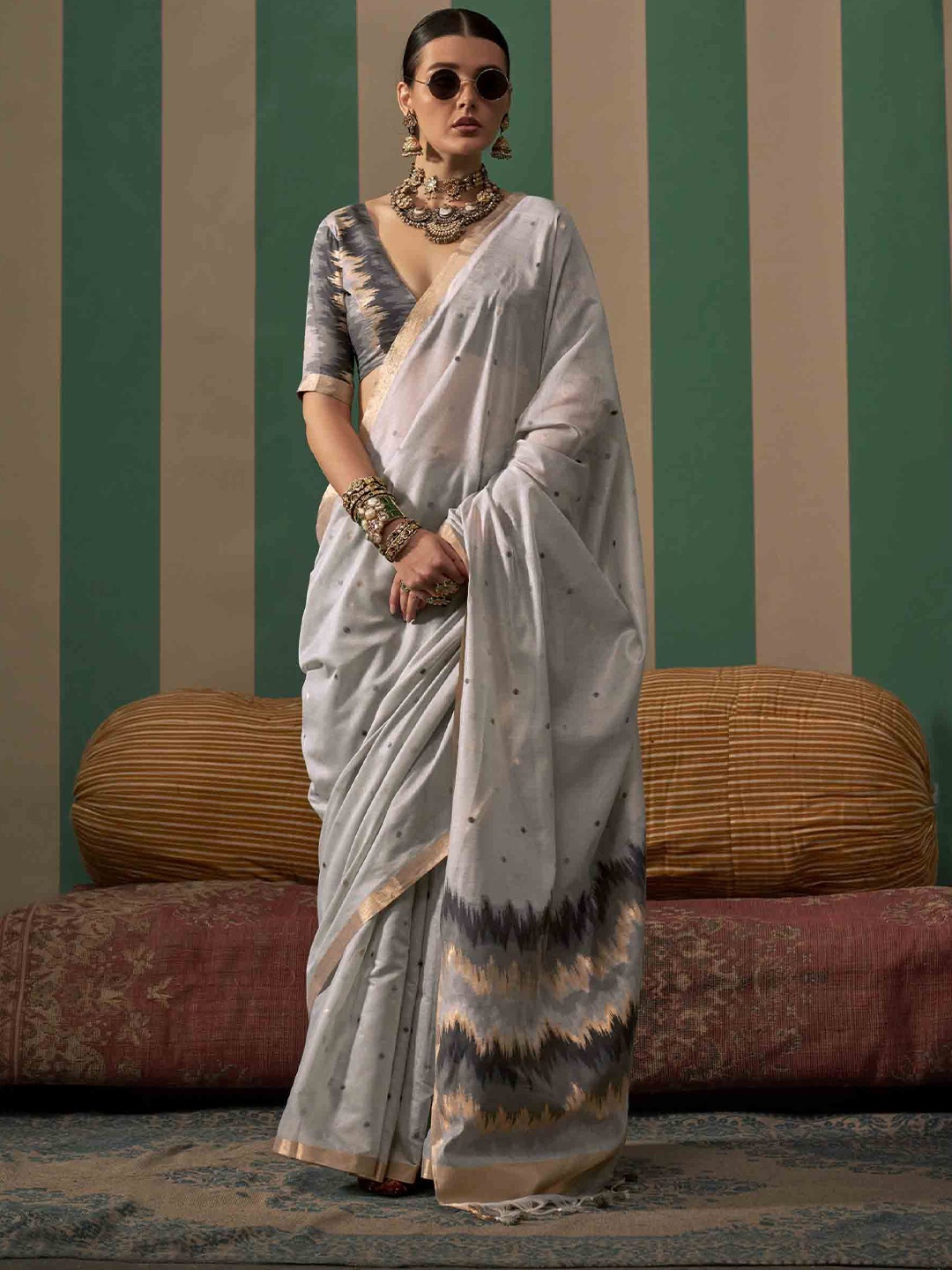 

Mitera Woven Design Zari Saree, Grey