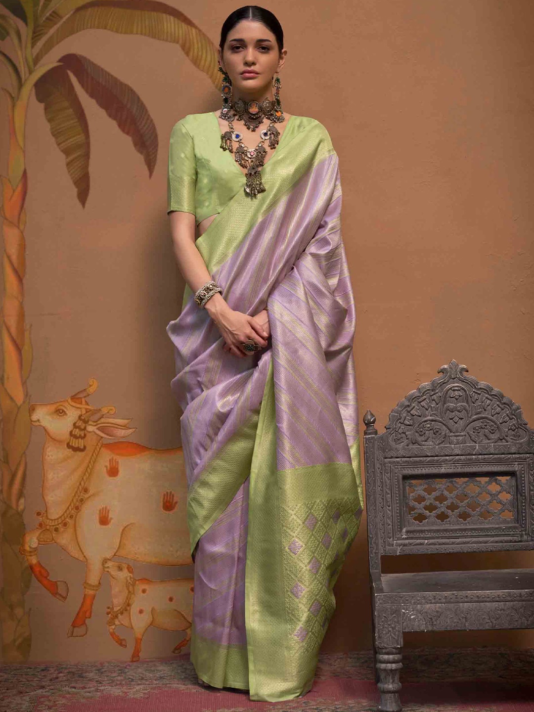 

Mitera Woven Design Zari Saree with Blouse Piece, Lavender