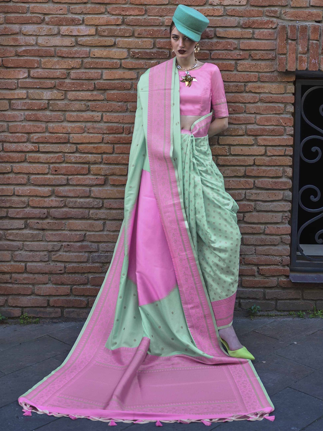 

Mitera Ethnic Motifs Woven Design Zari Saree, Sea green
