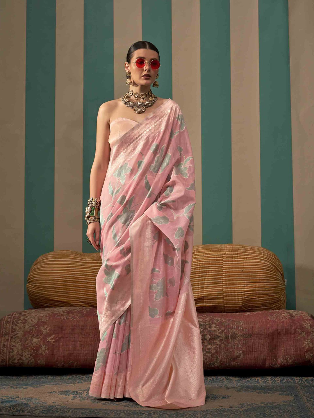 

Mitera Woven Design Zari Banarasi Saree, Pink