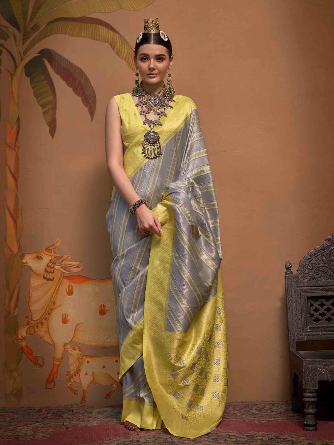 

Mitera Woven Design Zari Saree, Grey