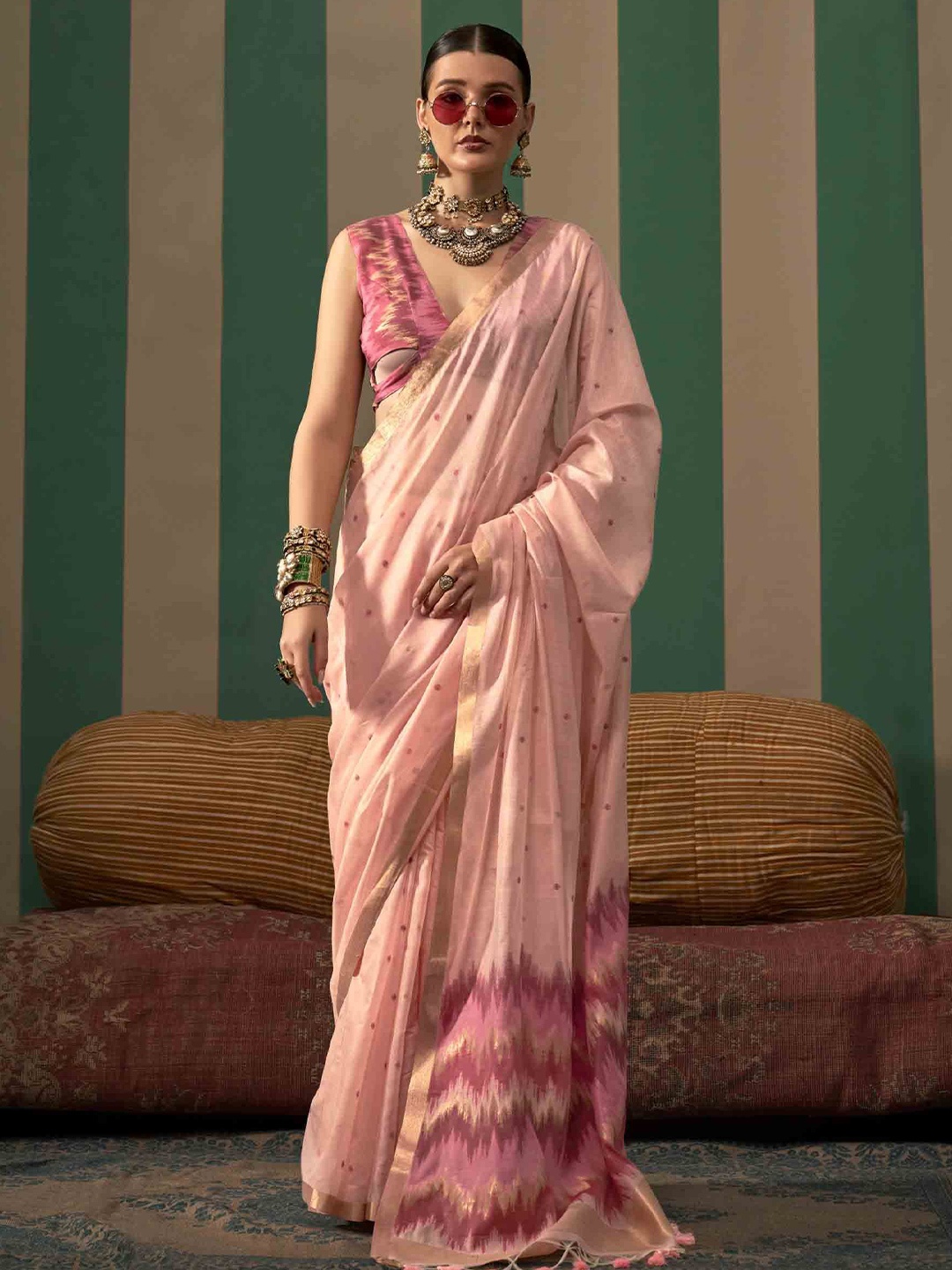 

Mitera Woven Design Zari Saree with Blouse Piece, Peach