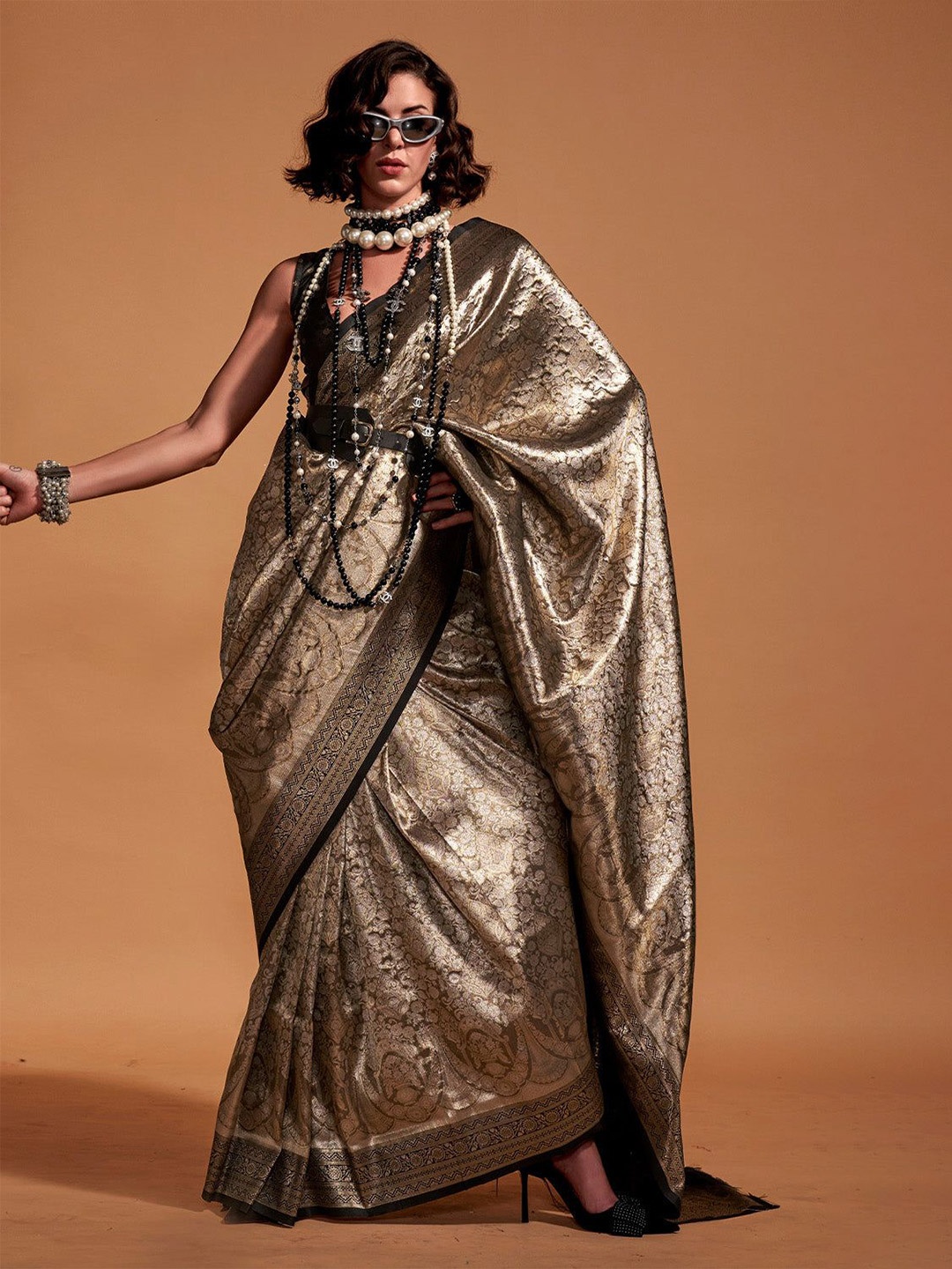 

Swaranjali Women Woven Design Banarasi Sarees, Black