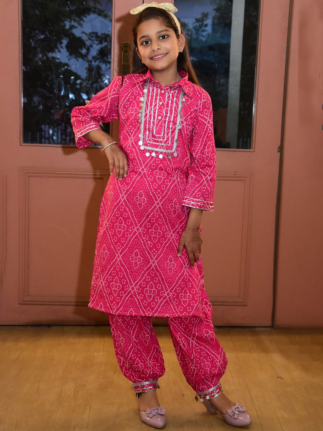 

ZITRA Girls Bandhani Printed Regular Gotta Patti Pure Cotton Kurta With Salwar, Pink