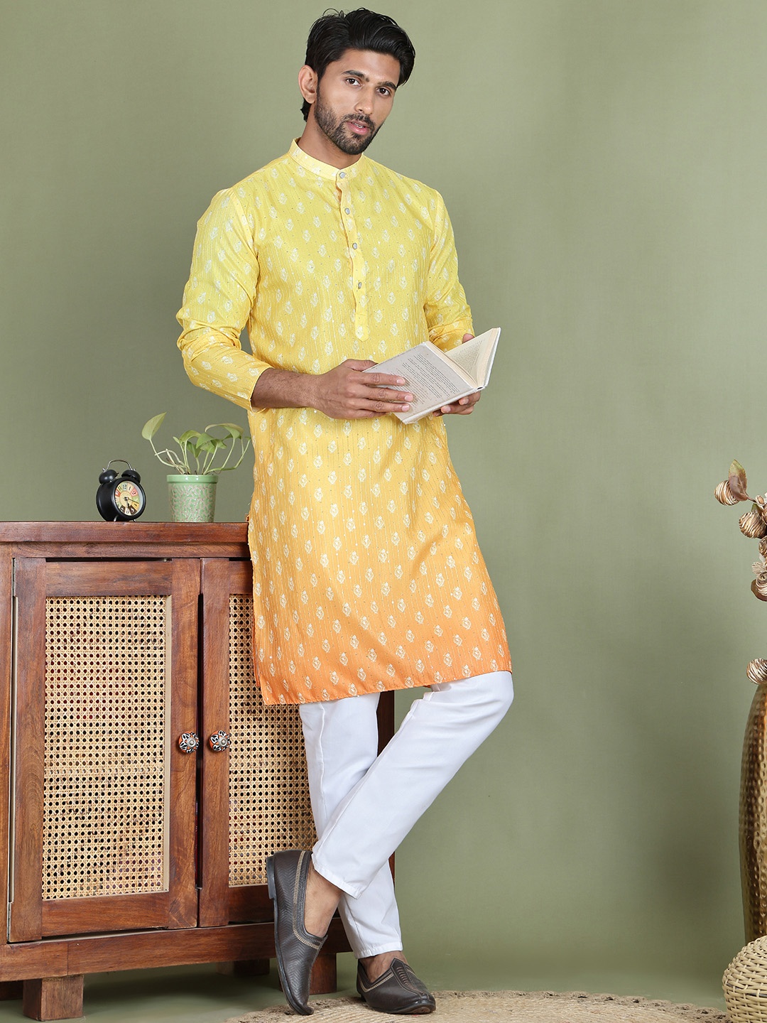 

Anouk Yellow Floral Printed Mandarin Collar Sequinned Straight Kurta With Pyjama