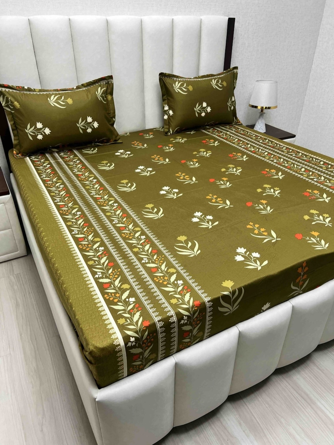 

Pure Decor Passion Fur Green & White Floral Cotton 260 TC Queen Bedsheet Set-2.28mx2.54m