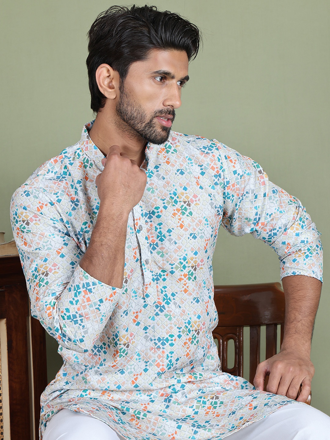 

Anouk Floral Printed Mandarine Collar Straight Kurta, Off white