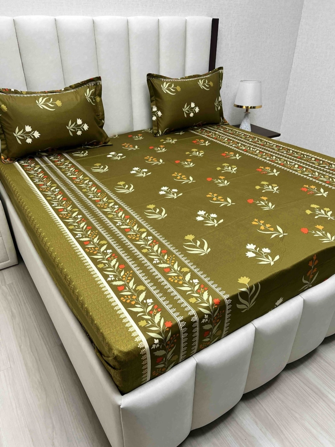 

Pure Decor Passion Fur Green & White Floral Cotton 240 TC Queen Bedsheet Set-2.28mx2.54m