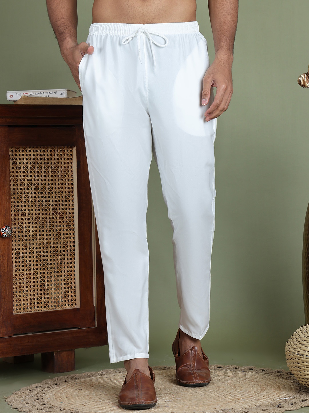 

Jompers Men Pure Cotton Mid-Rise Pyjamas, White