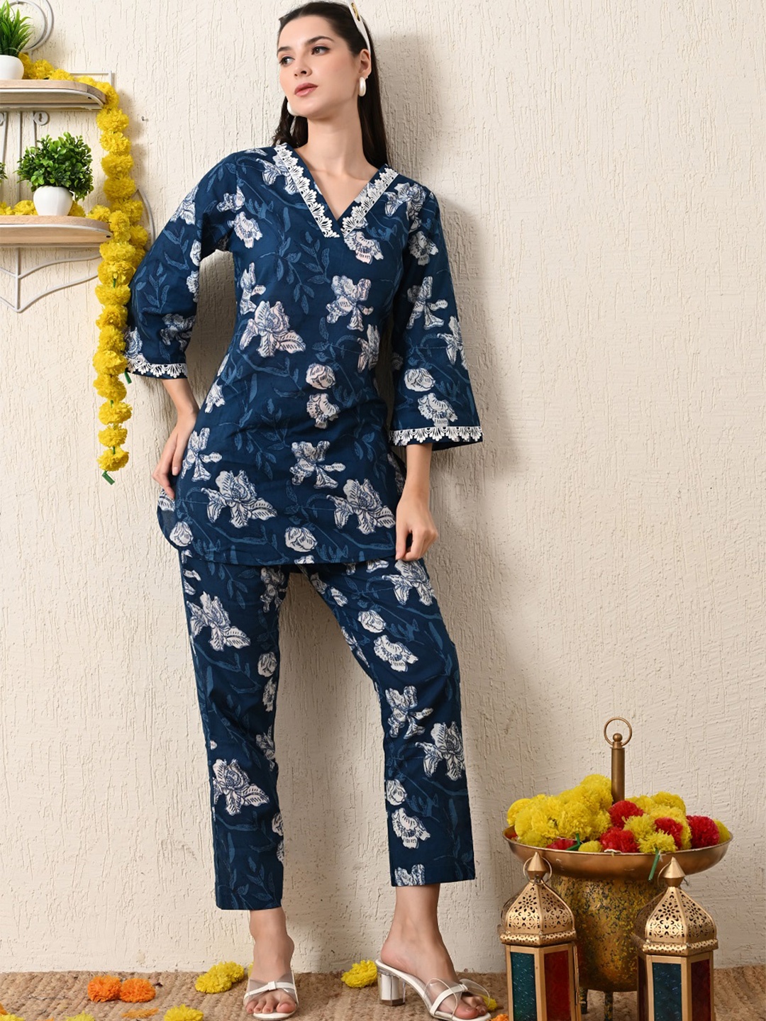 

AVYCO Printed V-Neck Three Quarter Sleeve Pure Cotton Tunic & Trouser, Blue