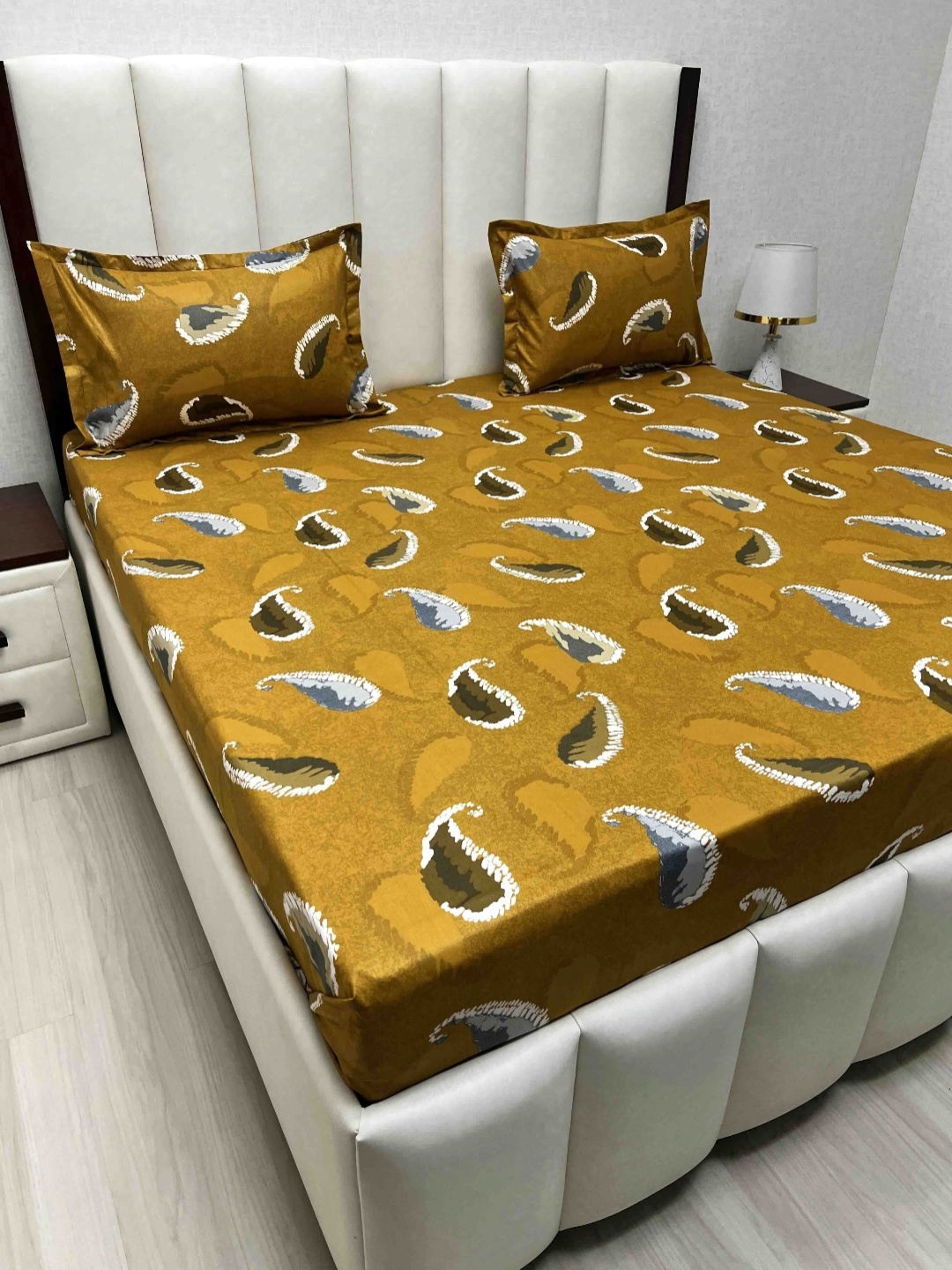 

Pure Decor Brown Ethnic Motifs Pure Cotton 220 TC Queen Bedsheet Set 2.28 m x 2.54 m