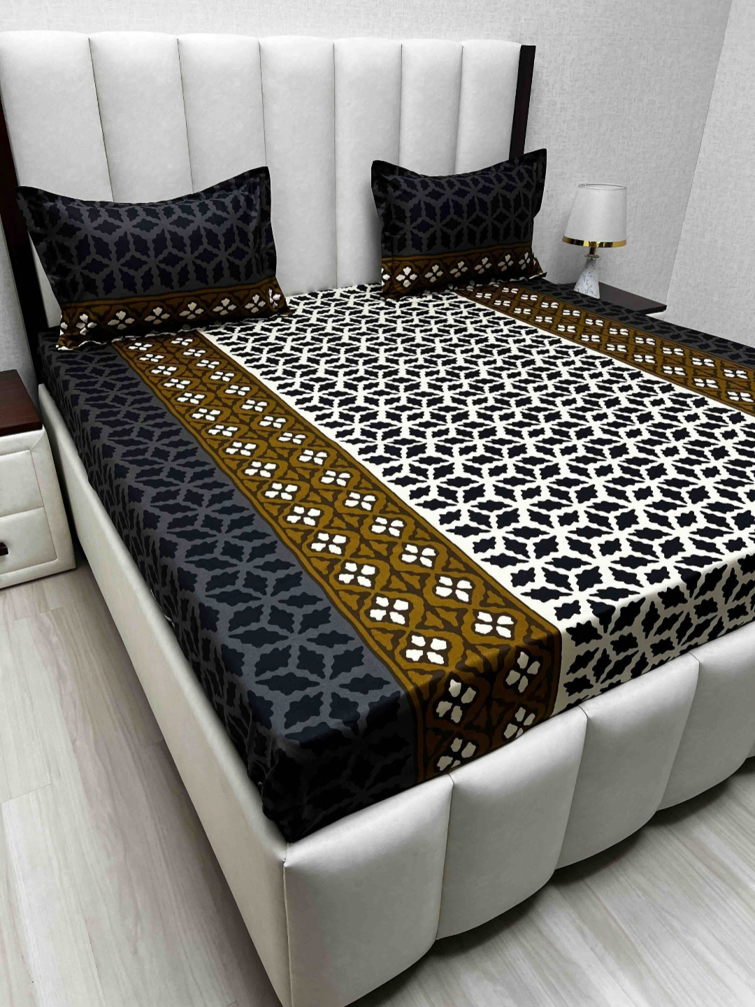 

Pure Decor Brown & White Geometric Pure Cotton 220 TC Queen Bedsheet Set 2.28 m x 2.54 m