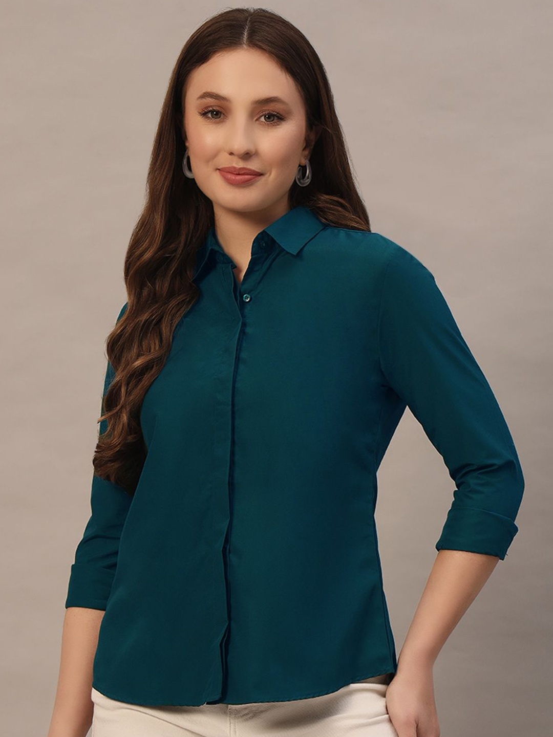 

The Roadster Lifestyle Co. Women Spread Collar Solid Casual Shirt, Teal