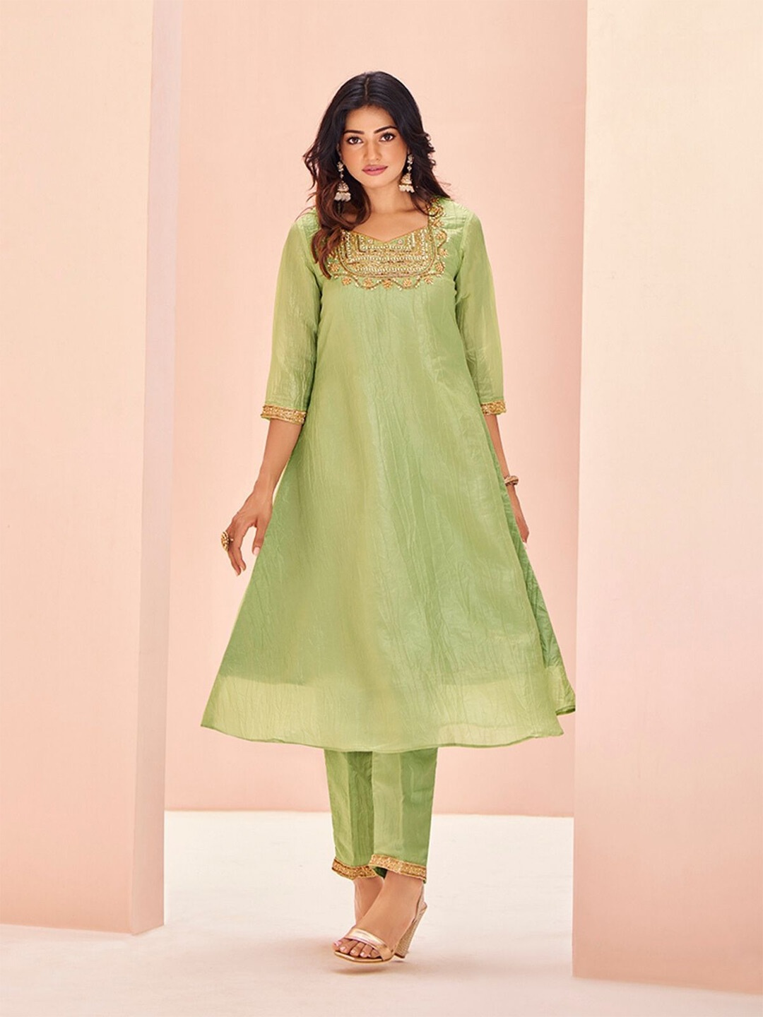 

ODETTE Women Ethnic Motifs Embroidered Regular Sequinned Organza Kurta with Trousers, Green