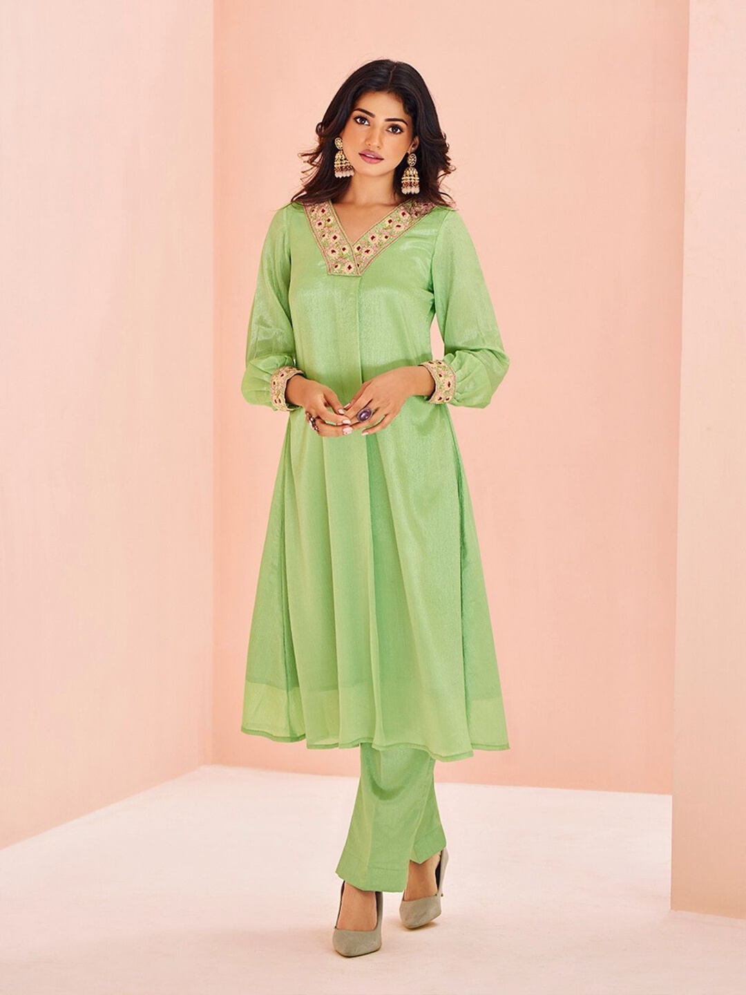 

ODETTE Women Embroidered Regular Thread Work Kurta With Trousers, Green