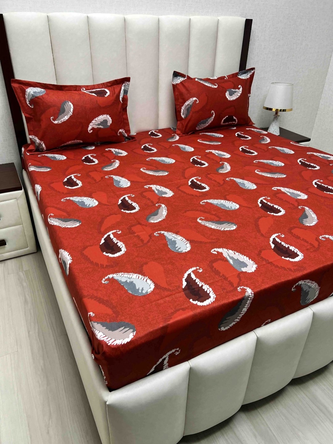 

Pure Decor Red & White Ethnic Motifs 210 TC Queen Bedsheet with 2 Pillow Covers