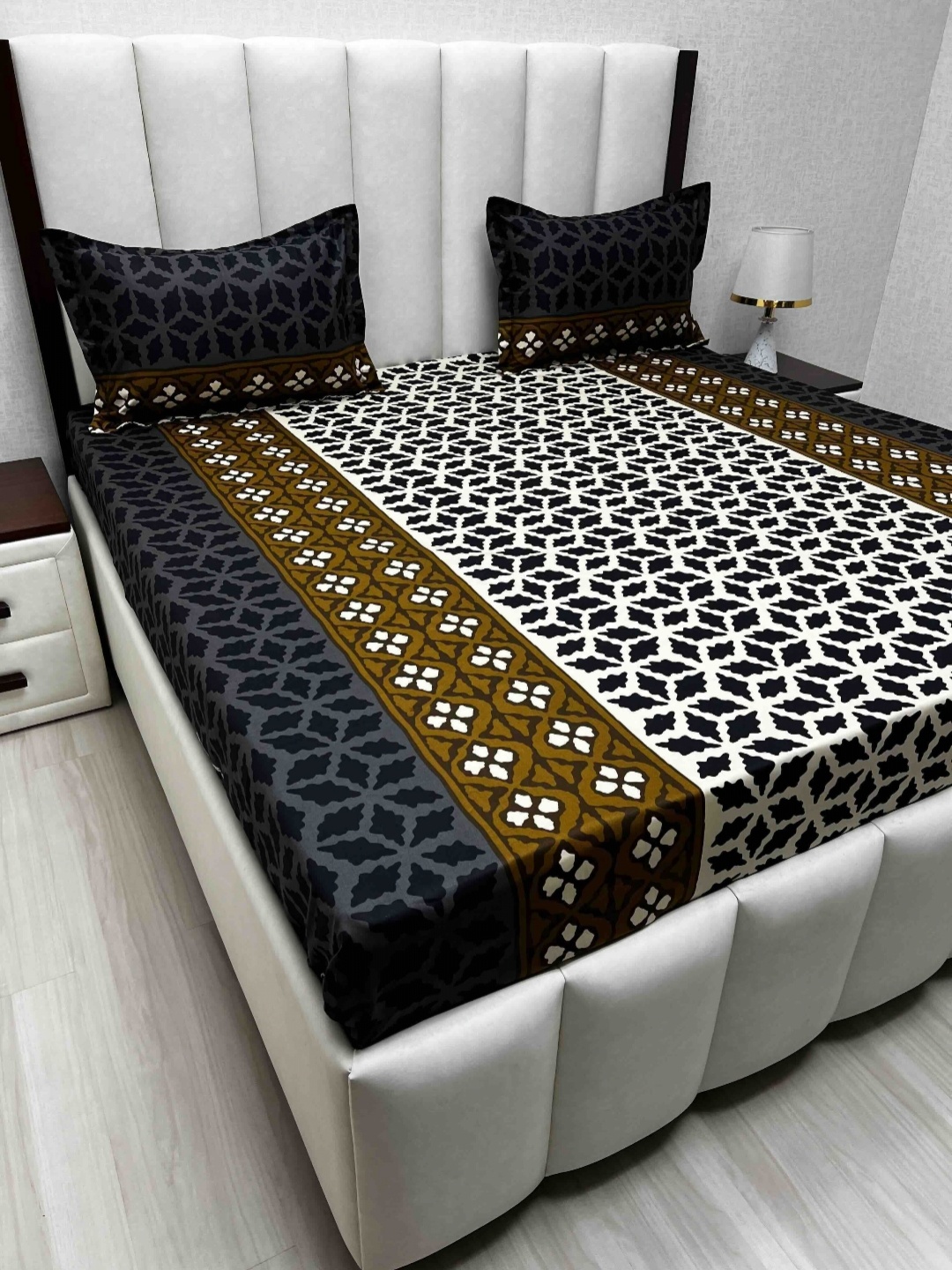 

Pure Decor Brown & White Geometric Pure Cotton 210 TC Queen Bedsheet Set 2.28 m x 2.54 m