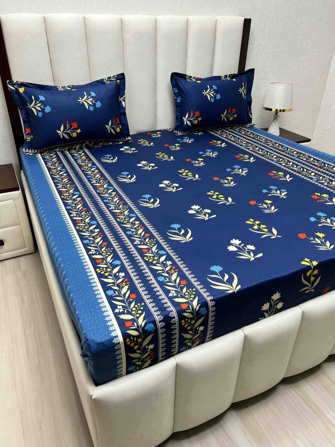 

Pure Decor Blue & White Floral Pure Cotton 200 TC Queen Bedsheet Set 2.28 m x 2.54 m