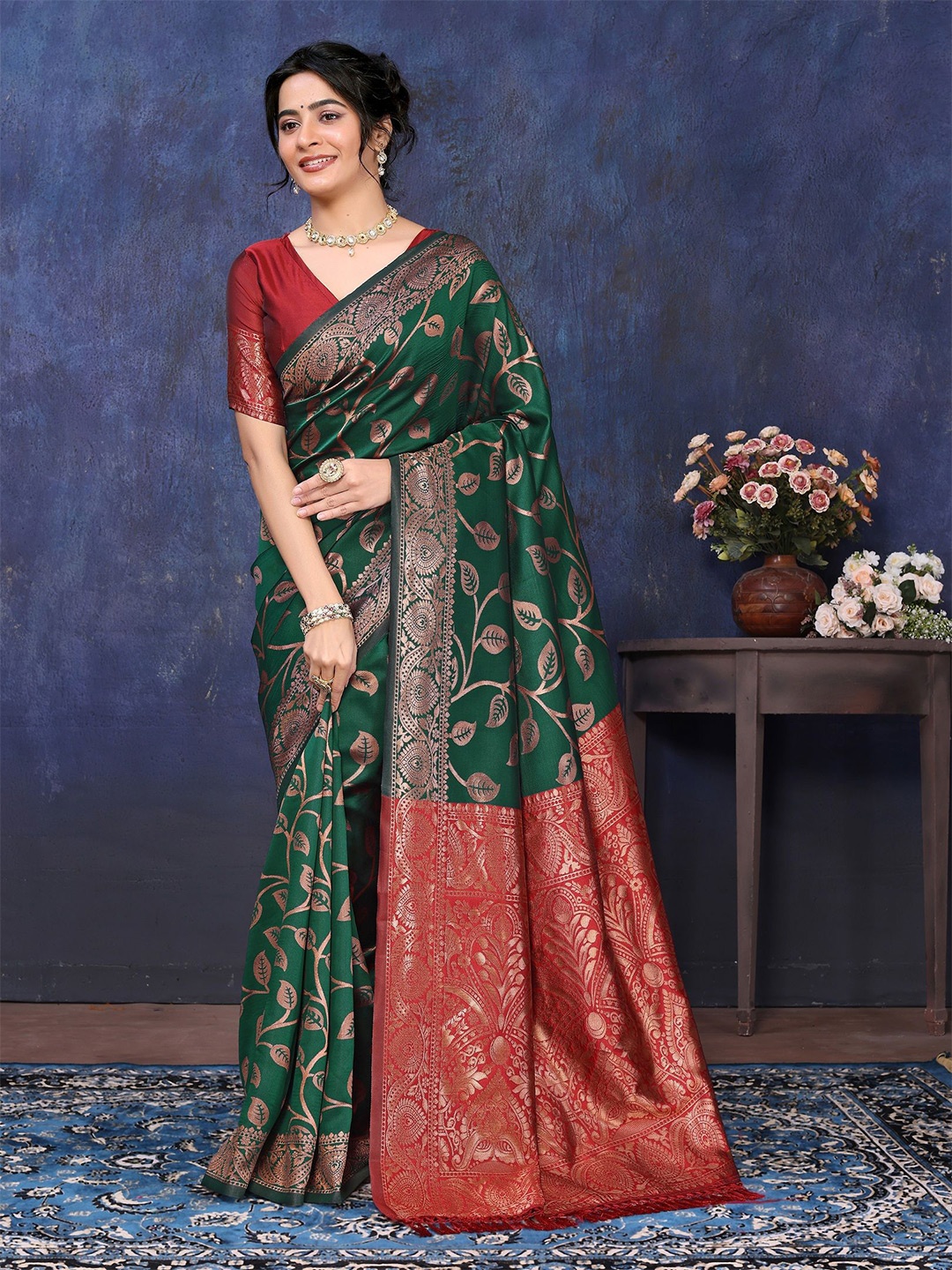 

sareyavella Woven Design Zari Banarasi Saree, Green