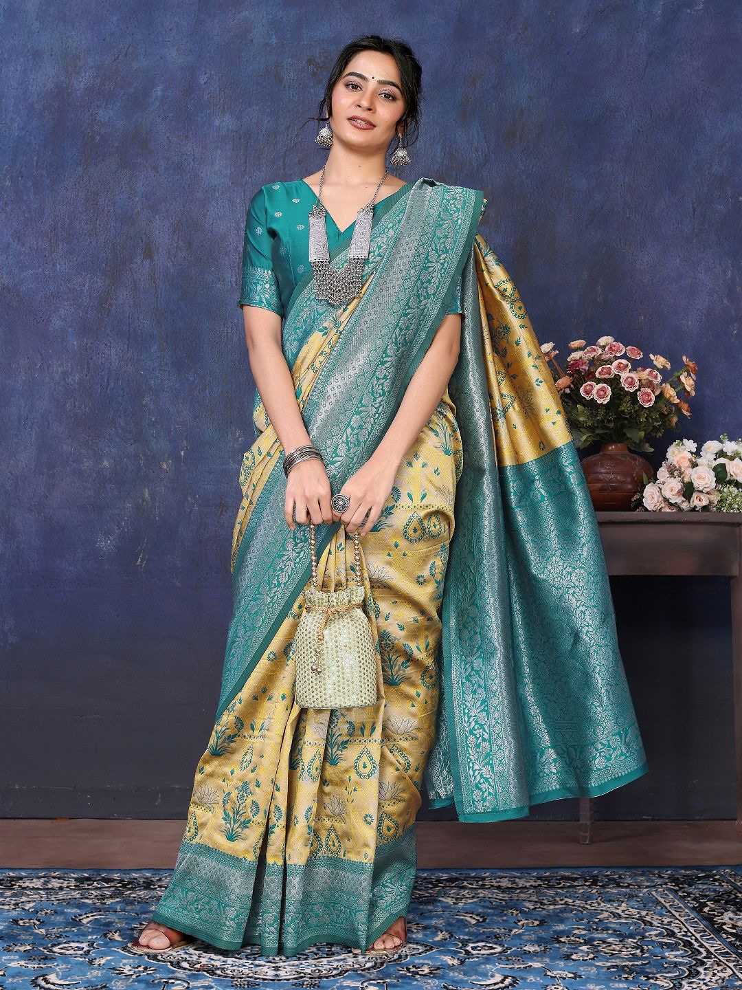 

sareyavella Floral Woven Design Zari Banarasi Saree, Turquoise blue
