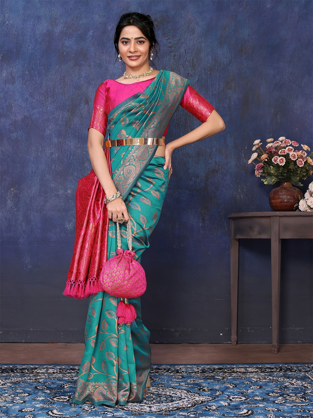 

sareyavella Woven Design Zari Banarasi Saree, Green