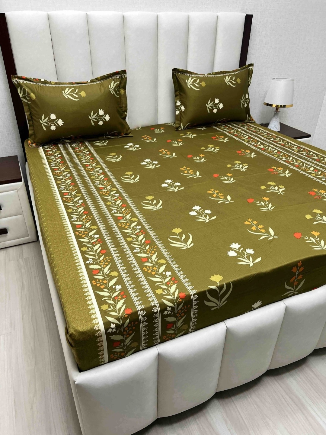 

Pure Decor Green & White Floral 350 TC Queen Bedsheet with 2 Pillow Covers