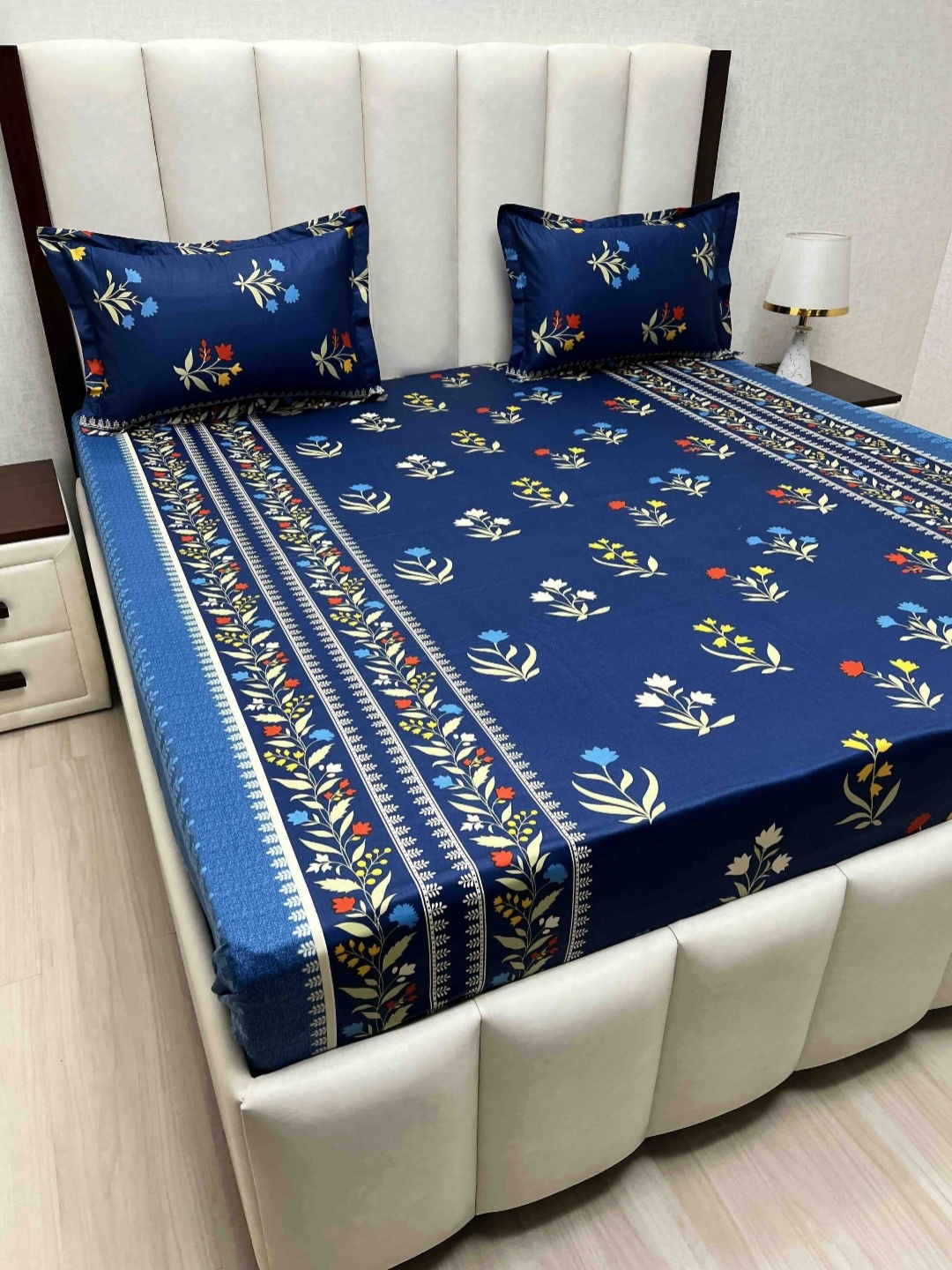 

Pure Decor Blue & White Floral Pure Cotton 350 TC Queen Bedsheet Set 2.28 m x 2.54 m