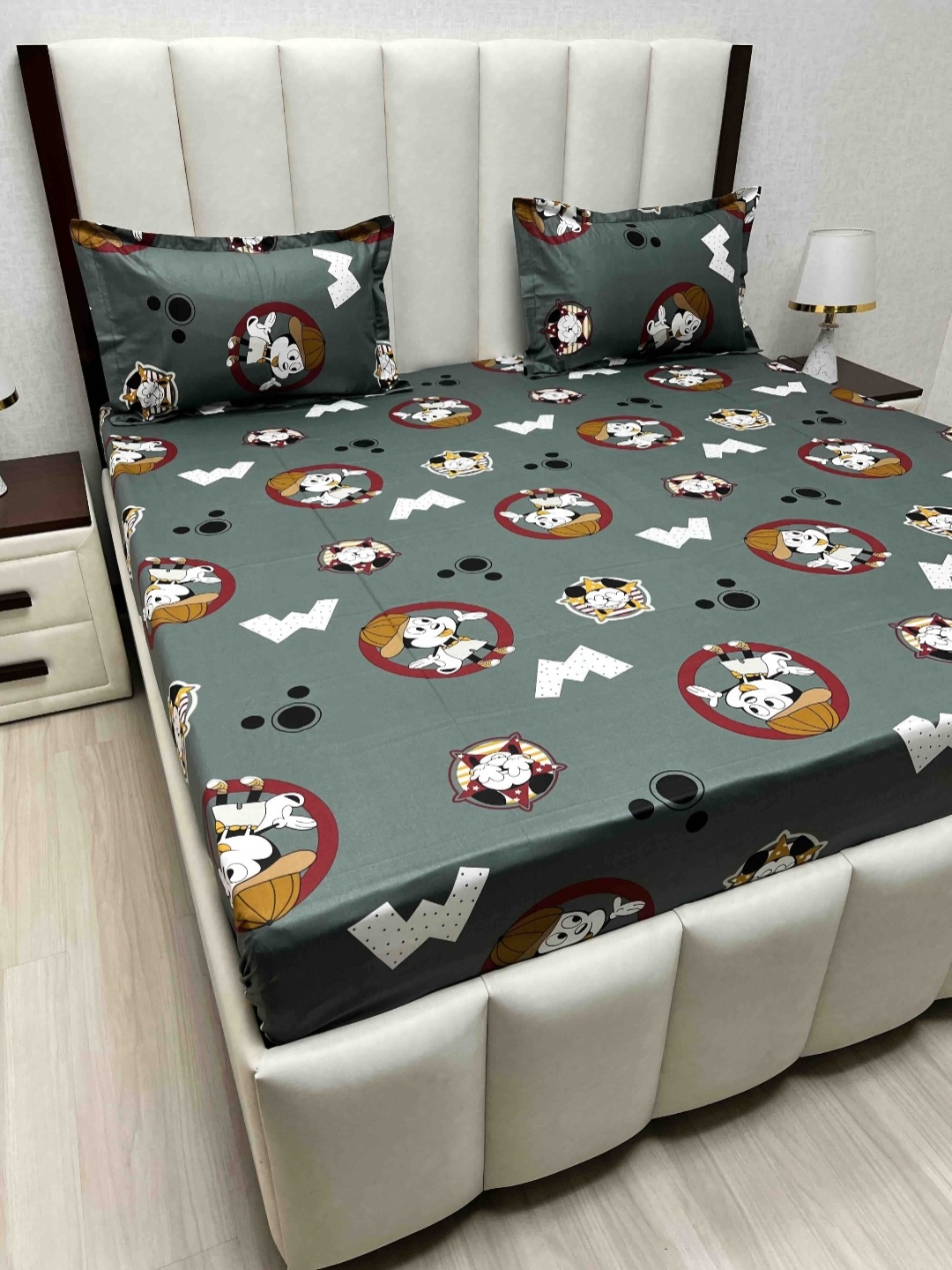 

Pure Decor Green Cartoon Characters Pure Cotton 350 TC Queen Bedsheet Set 2.28 m x 2.54 m