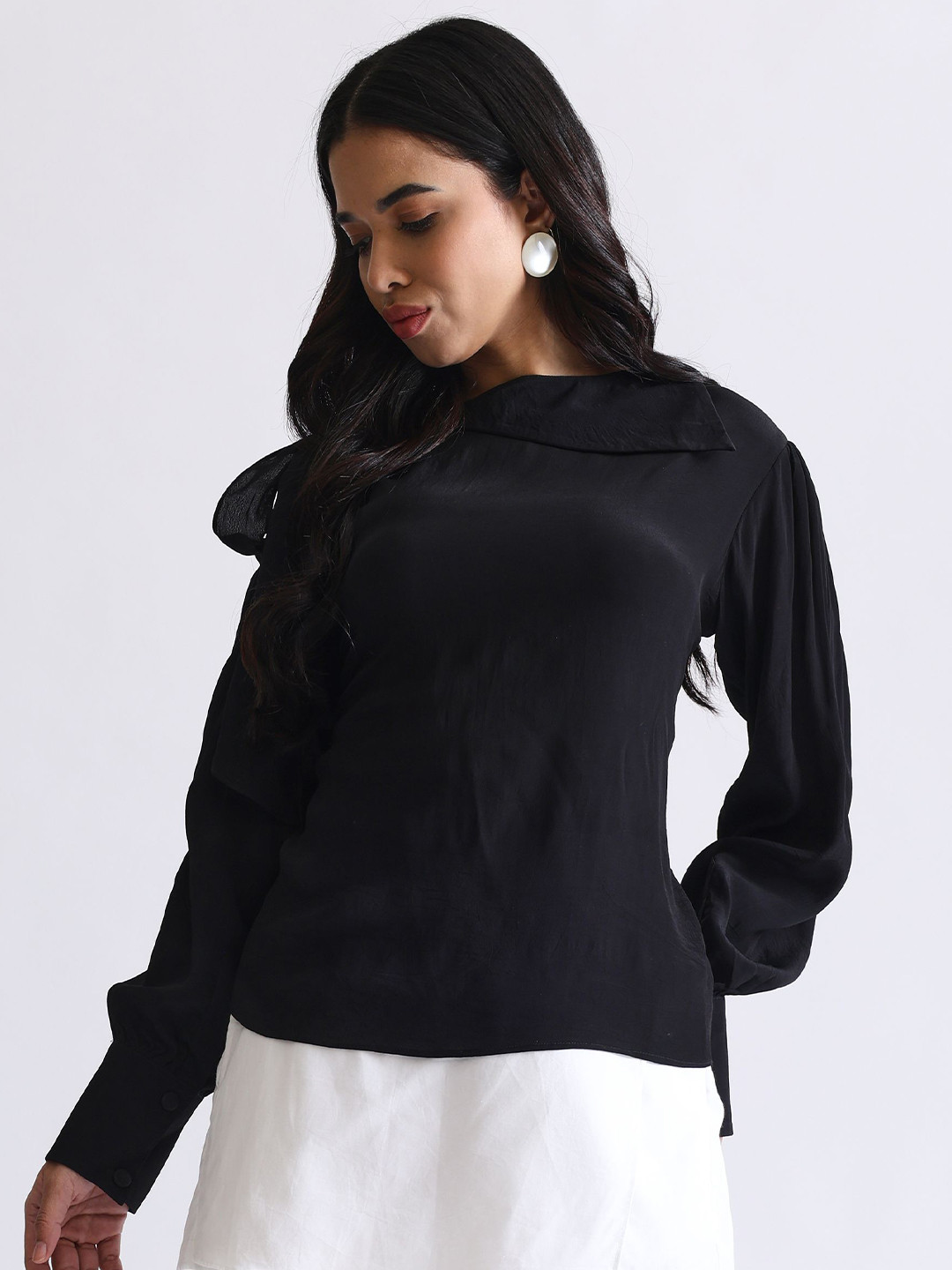 

NH KAPDEWALA Women Solid Round Neck Pure Cotton Top, Black