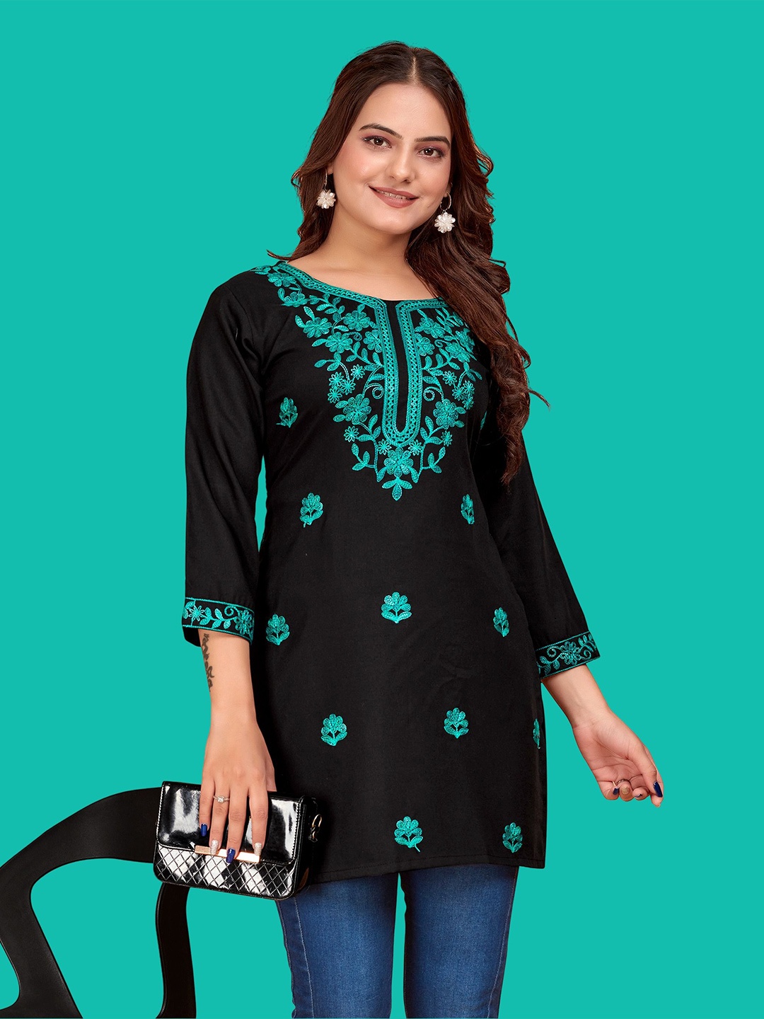 

Kalavrund Creation Women Floral Embroidered Chikankari Chikankari Kurti, Black