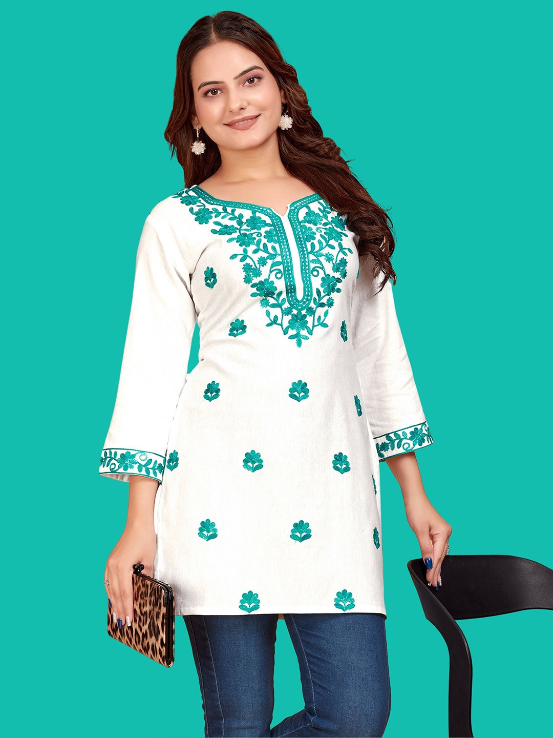 

Kalavrund Creation Women Floral Embroidered Chikankari Chikankari Kurti, White