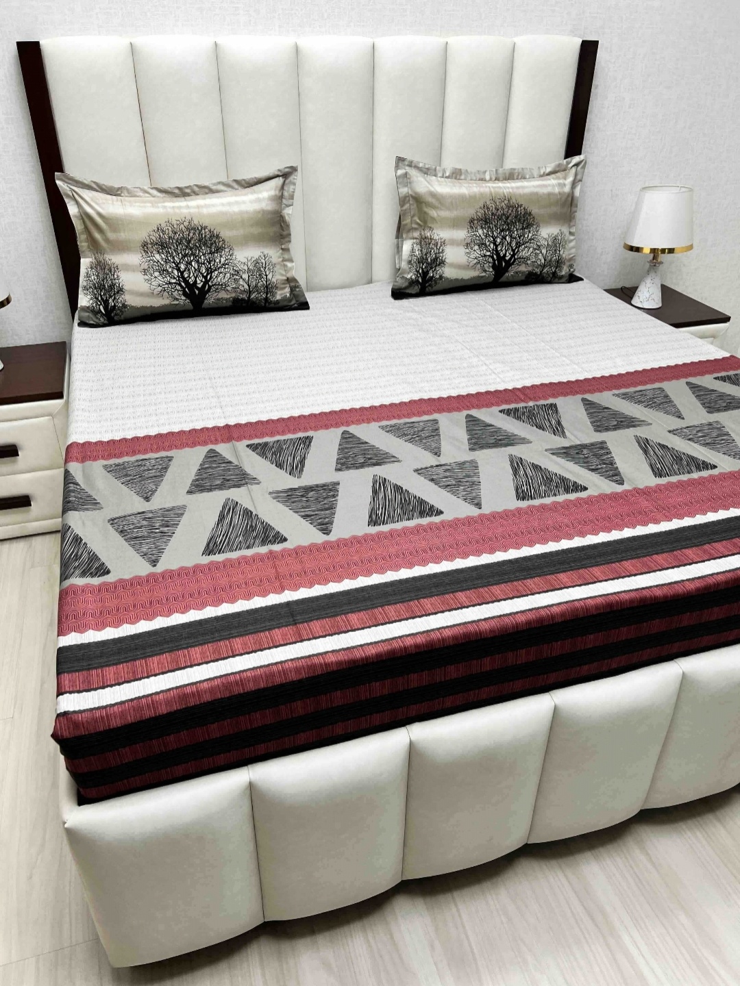 

Pure Decor Royal Lifestyle Geometric 350 TC Pure Cotton King Bedsheet Set-2.74 m x 2.74 m, White