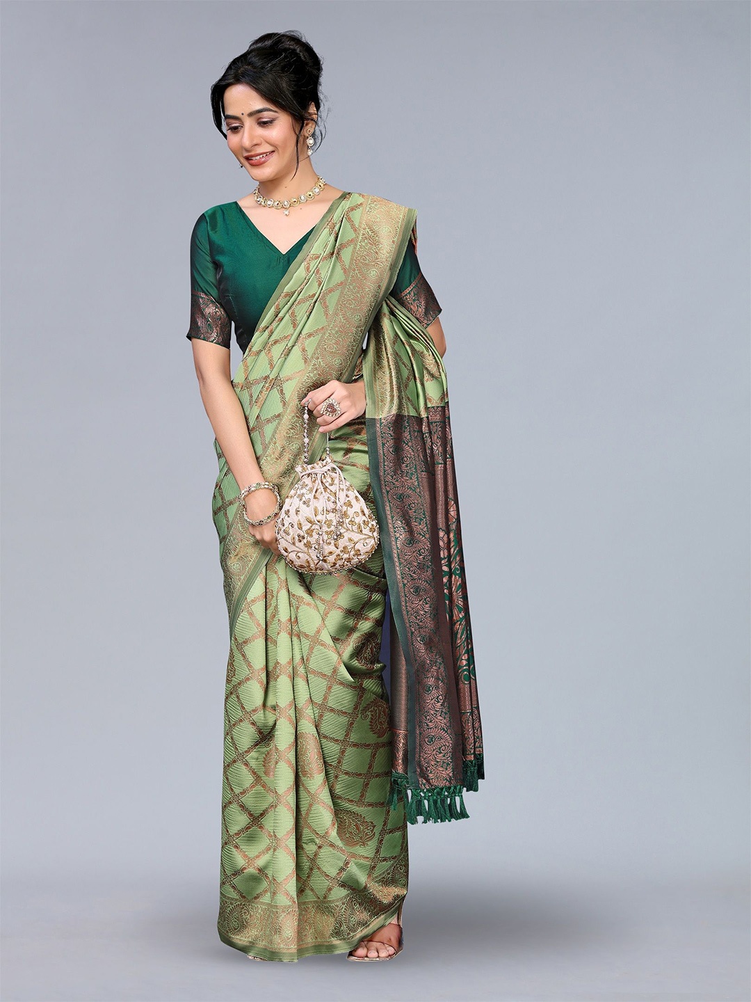 

saretramall Woven Design Zari Banarasi Saree, Green