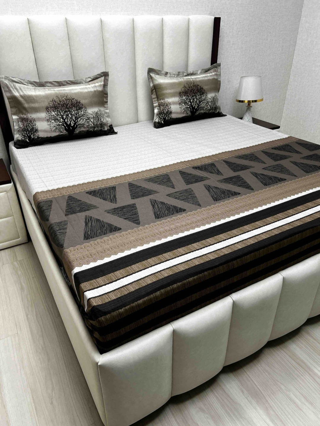

Pure Decor Royal Lifestyle Geometric 330 TC Pure Cotton King Bedsheet Set-2.74 m x 2.74 m, White