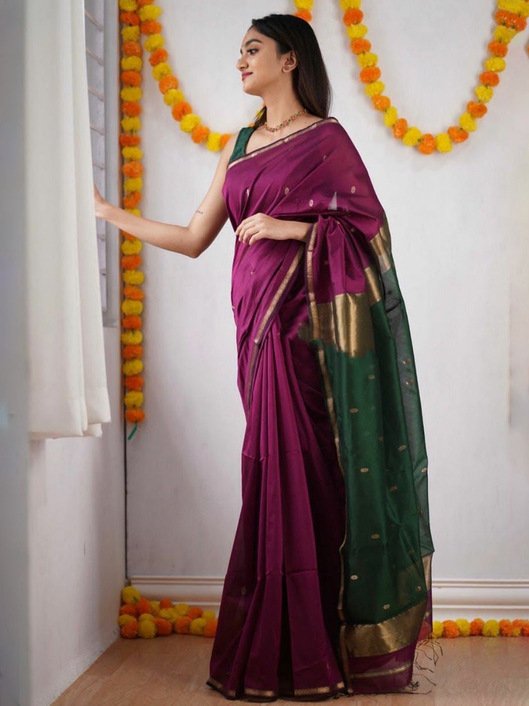 

KALINI Floral Zari Banarasi Saree, Purple