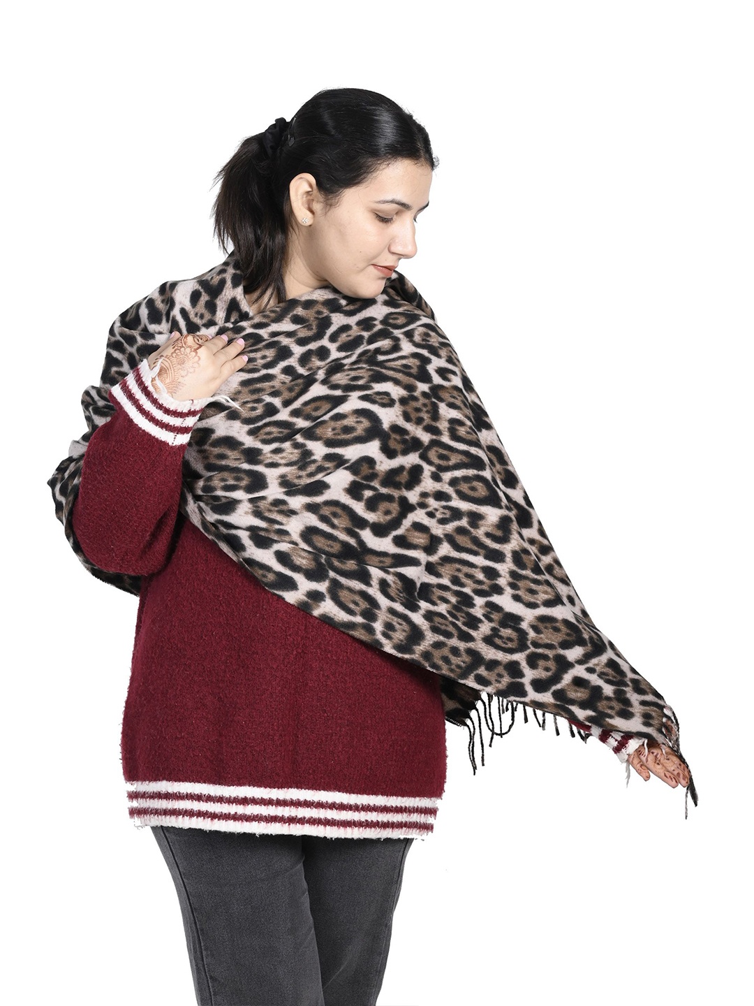 

Cazzano Women Animal Printed Stole With Tasselled Border, Beige