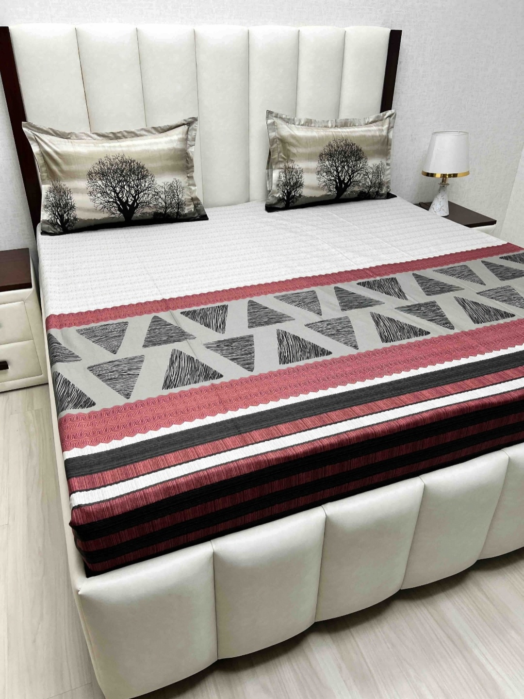 

Pure Decor White & Pink Geometric 260 TC Cotton King Bedsheet Set 2.74 m x 2.74 m