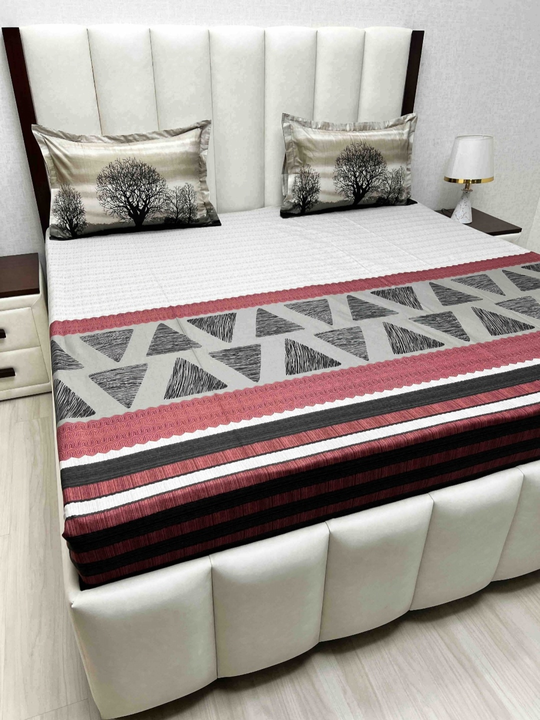

Pure Decor White & Pink Geometric 250 TC Cotton King Bedsheet Set 2.74 m x 2.74 m