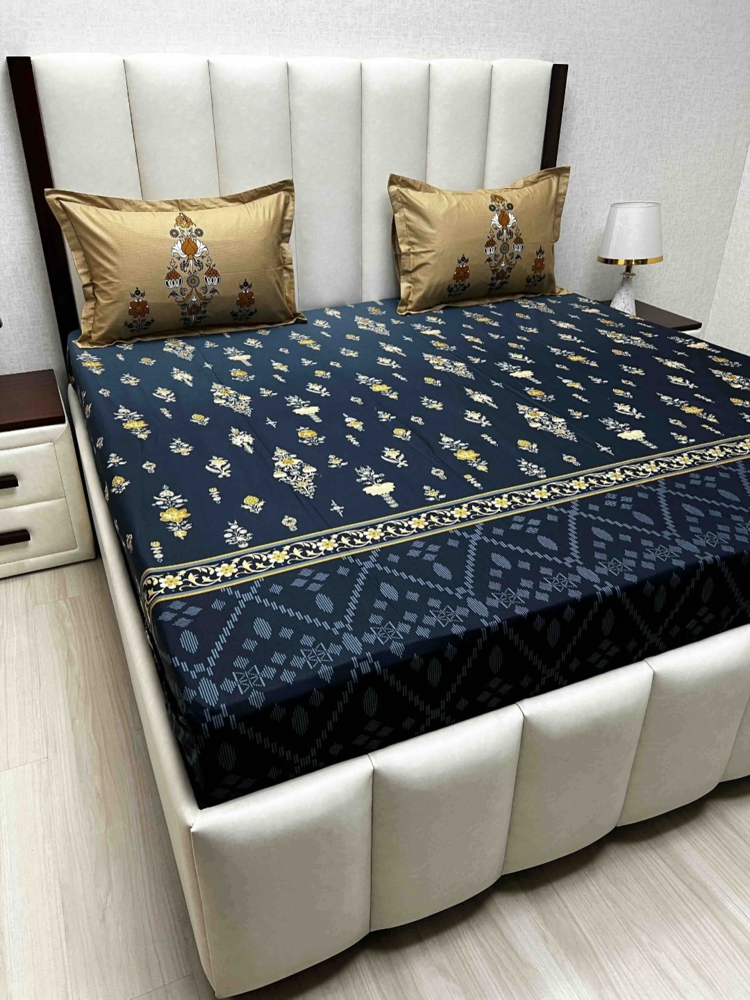 

Pure Decor Blue & White Floral 250 TC Cotton King Bedsheet Set 2.74 m x 2.74 m